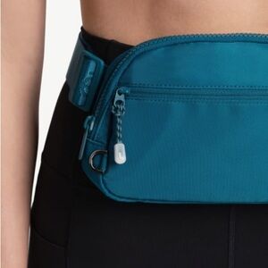 Lolë Jamie Belt Bag